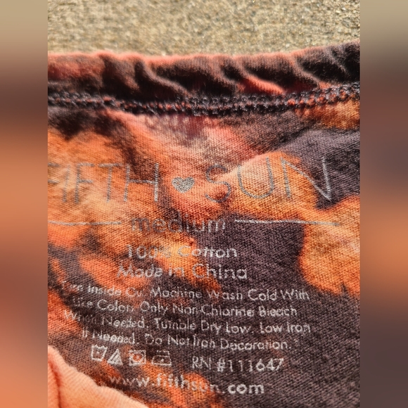 Hand acid washed "nothing phases me" crop top - Picture 3 of 4